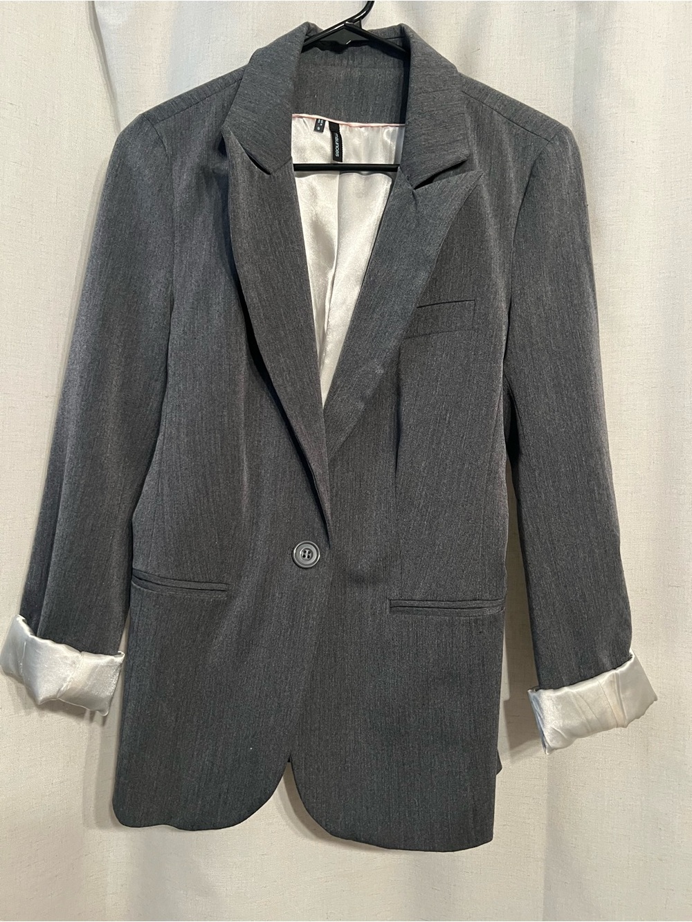 ClassicWomen’s Grey Single-Button Blazer with Pearl White Cuffed Sleeves